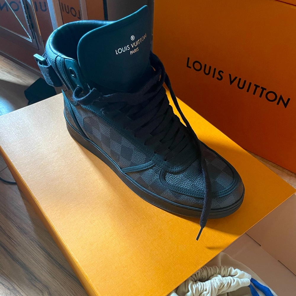 Louis Vuitton Rivoli damier sneaker LV 7